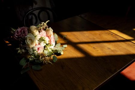 bouquet_on_wooden_table.jpeg